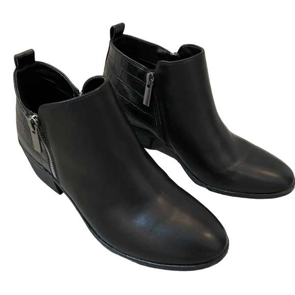 Eva & Zoe Women's Size 7 Black Zip Up Booties Ankle Boots Faux Leather - Picture 2 of 9